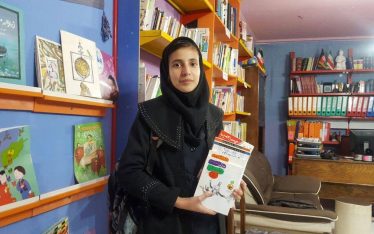 student-book-reading